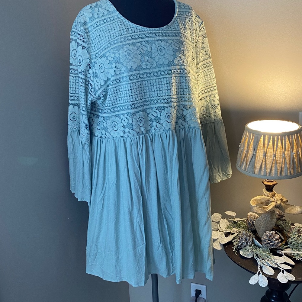 Sage green smock, lacy top - size - 2XL